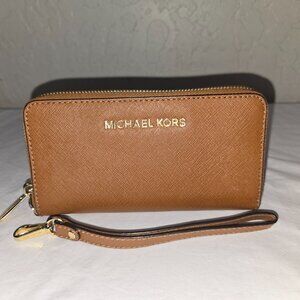 Michael Kors Travel Brown Saffiano Leather Smartphone Wallet Wristlet 32T4GTVE3L